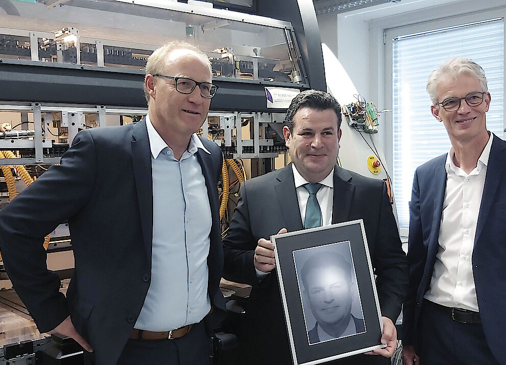 Hubertus Heil先生于 2022 年 8 月 23 日访问了位于德国吕讷堡的 SIEB & MEYER AG 西伯麦亚总部